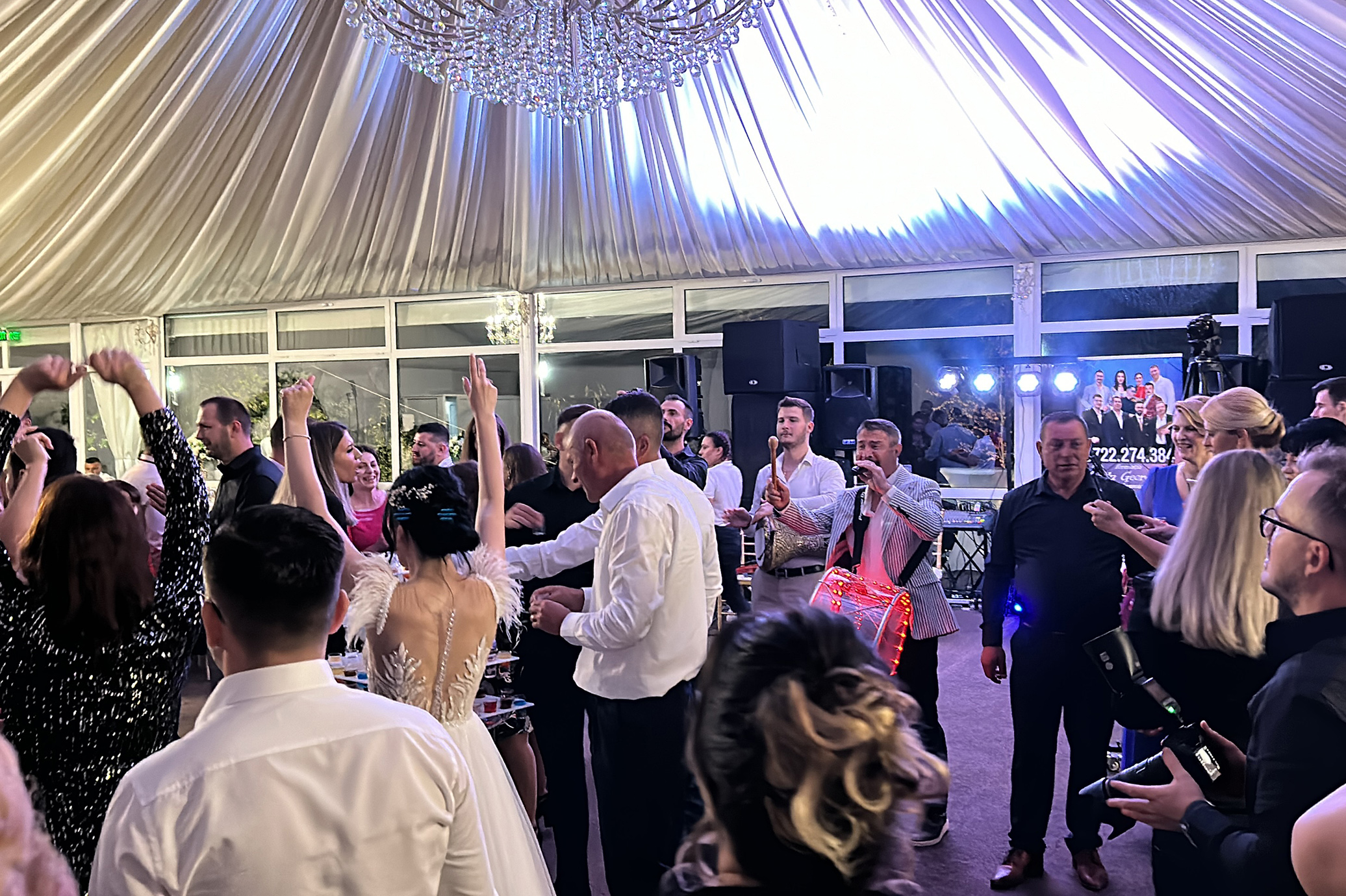 Imagine cu show-ul de percuție la eveniment